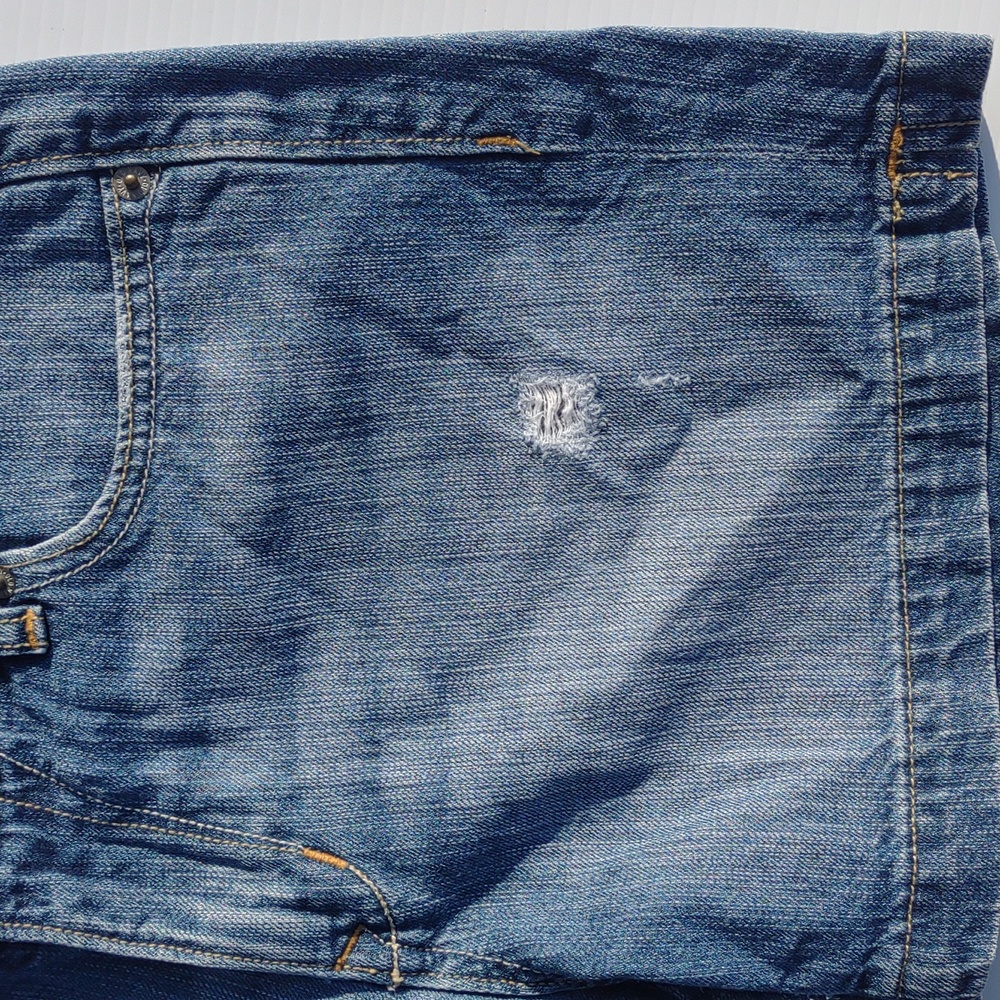 🌜OLD NAVY Mid-Rise Distressed Shorts in Medium Dark Wash - Picture 5 of 16